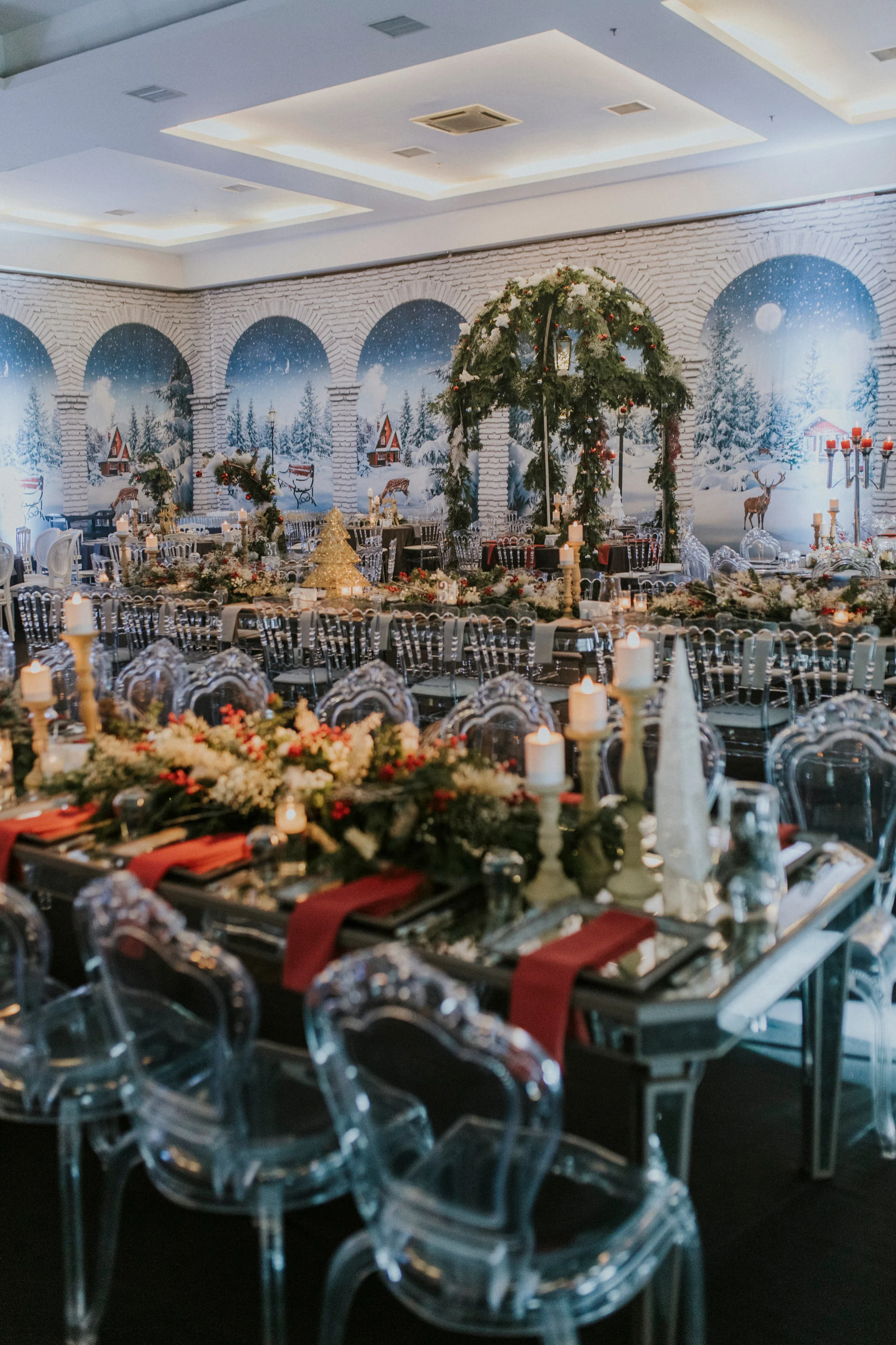 A Christmas Wedding: kış temalı masa ve dekor detayı, kare 1