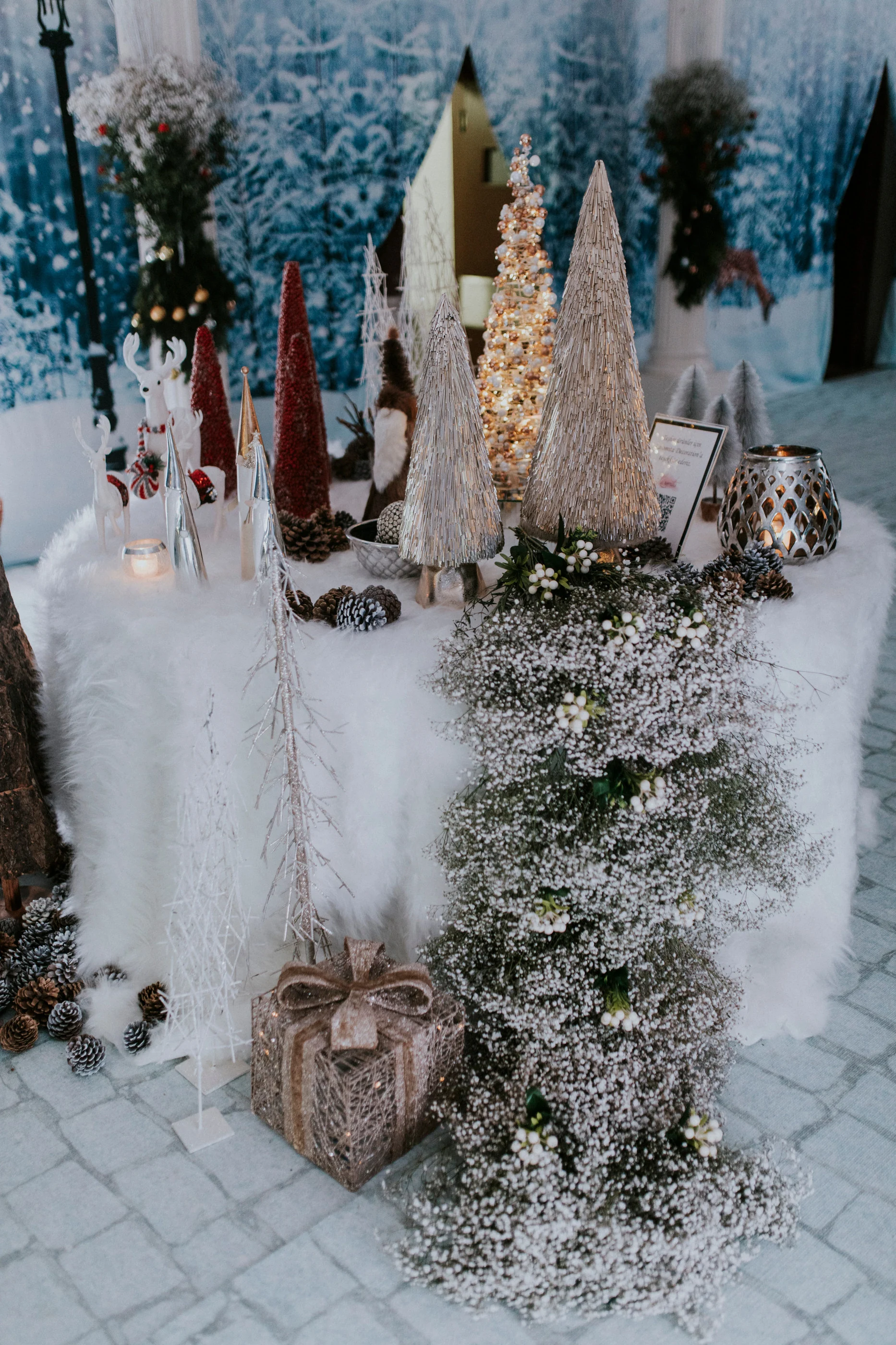 A Christmas Wedding: kış temalı masa ve dekor detayı, kare 3