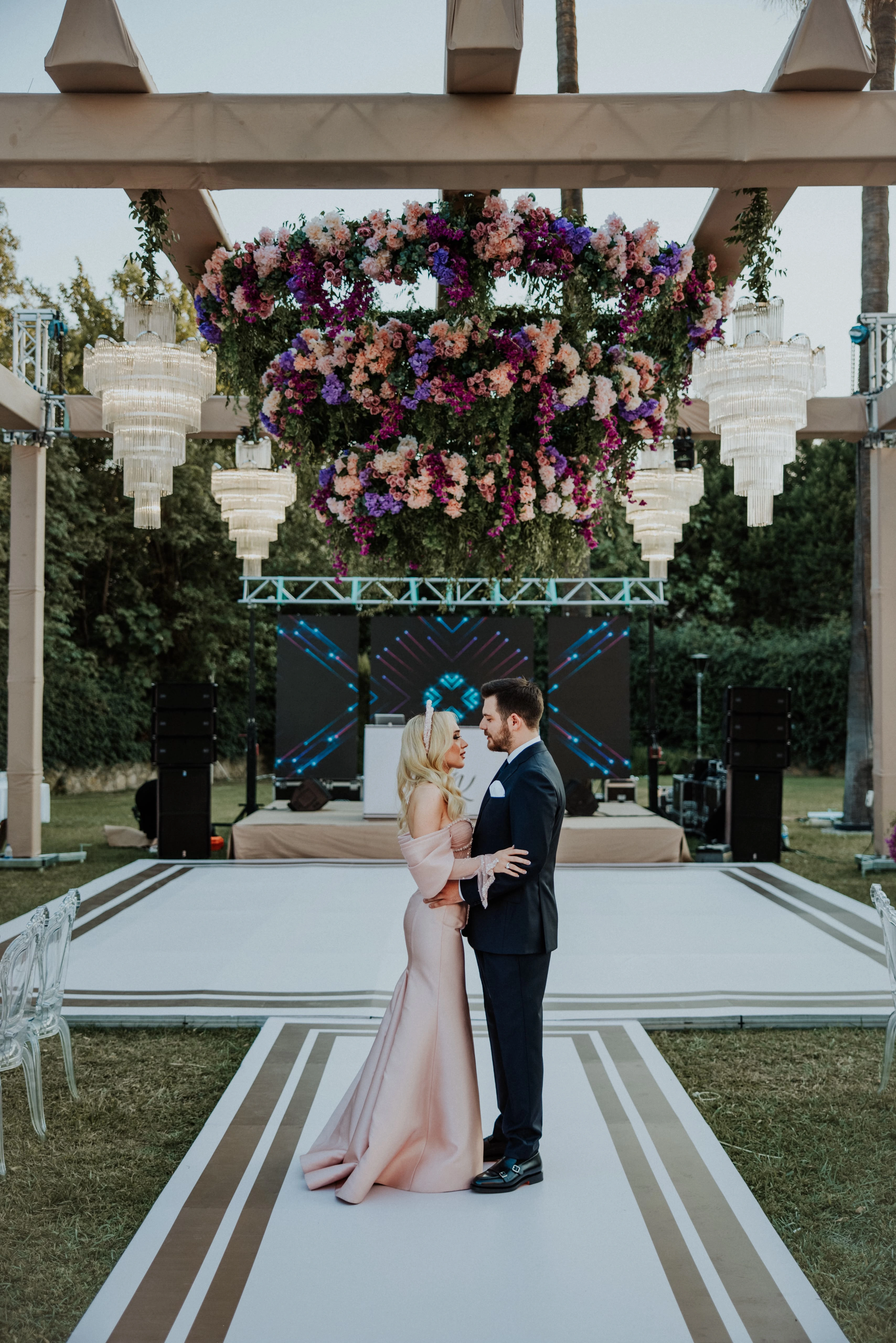 Çiçekli pergola ve bahçe davet düzeni — 2-29