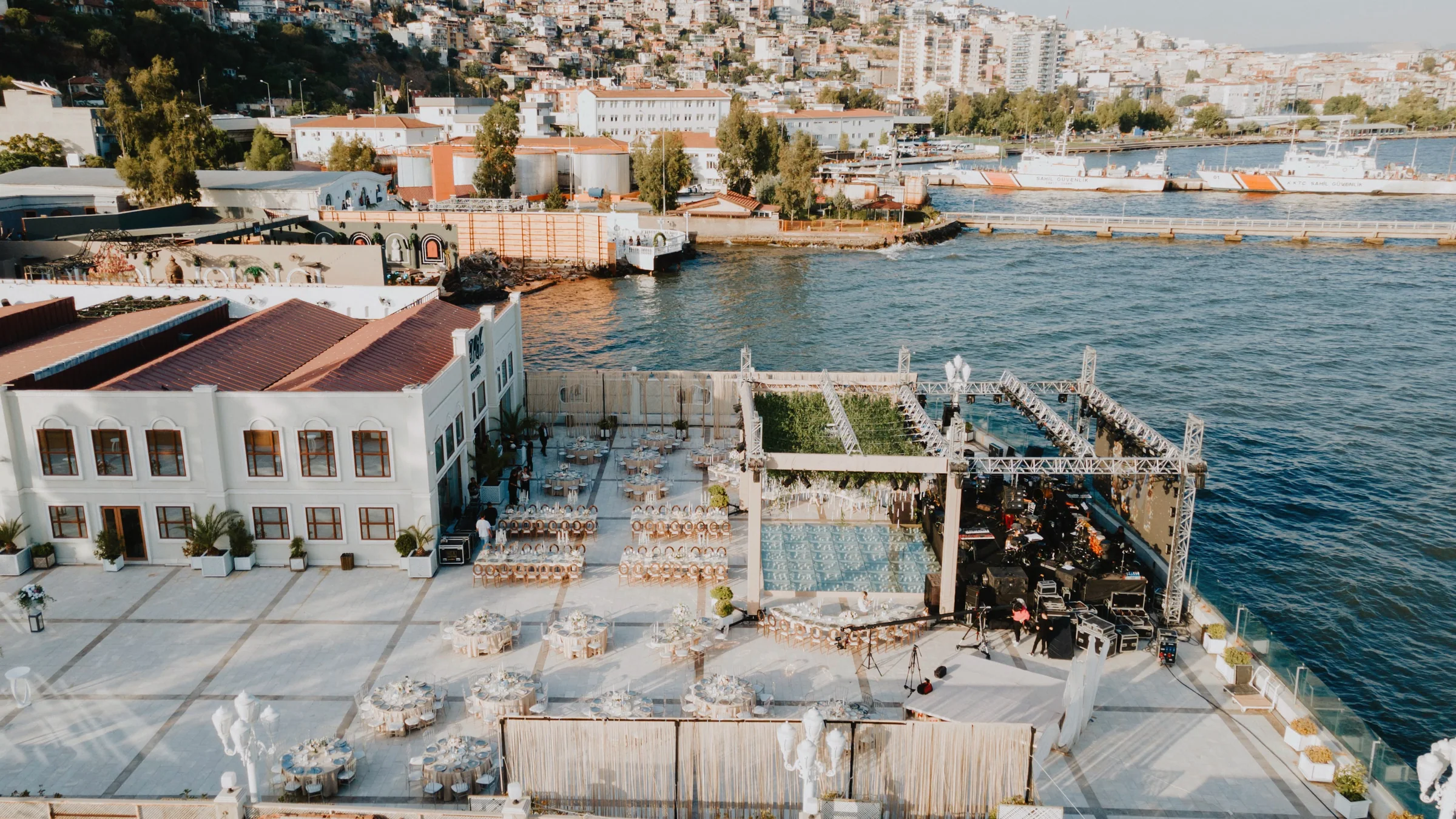 Sahil mekanının havadan görünümü