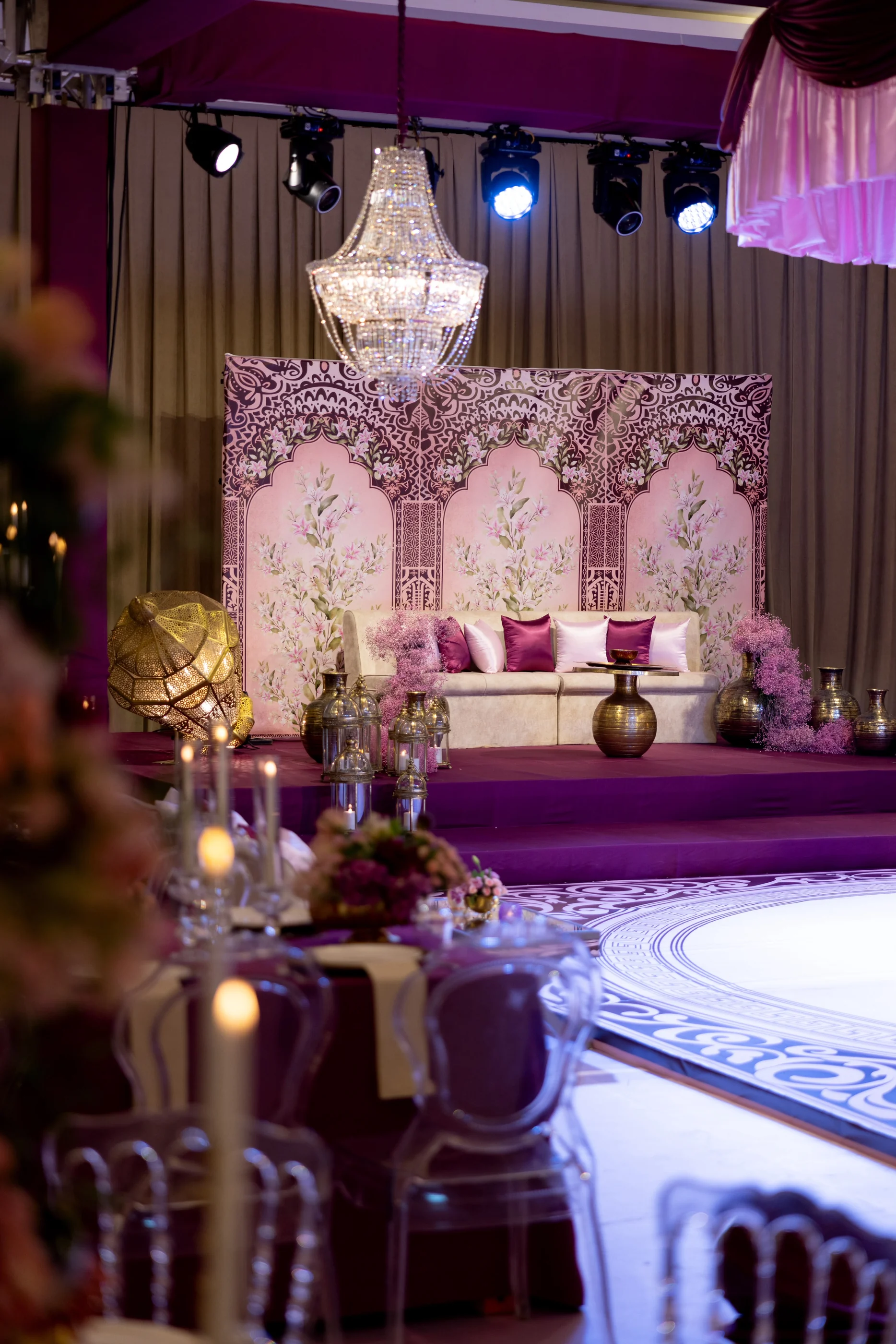 Salon de Rose: davet dekorasyonu ve mekân detayları, arşiv karesi 894