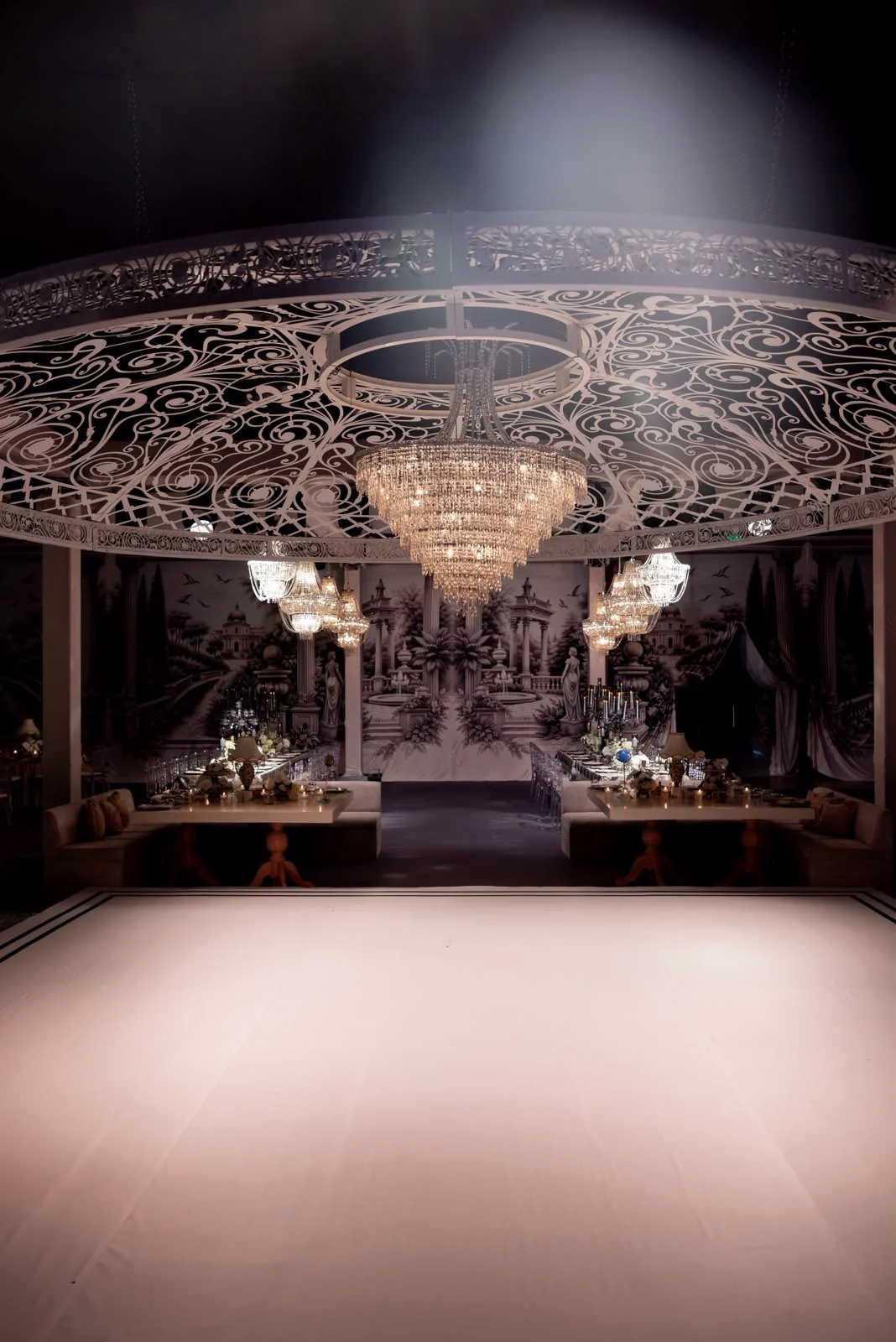 Versailles Nocturne: davet dekorasyonu ve mekân detayları, arşiv karesi 118