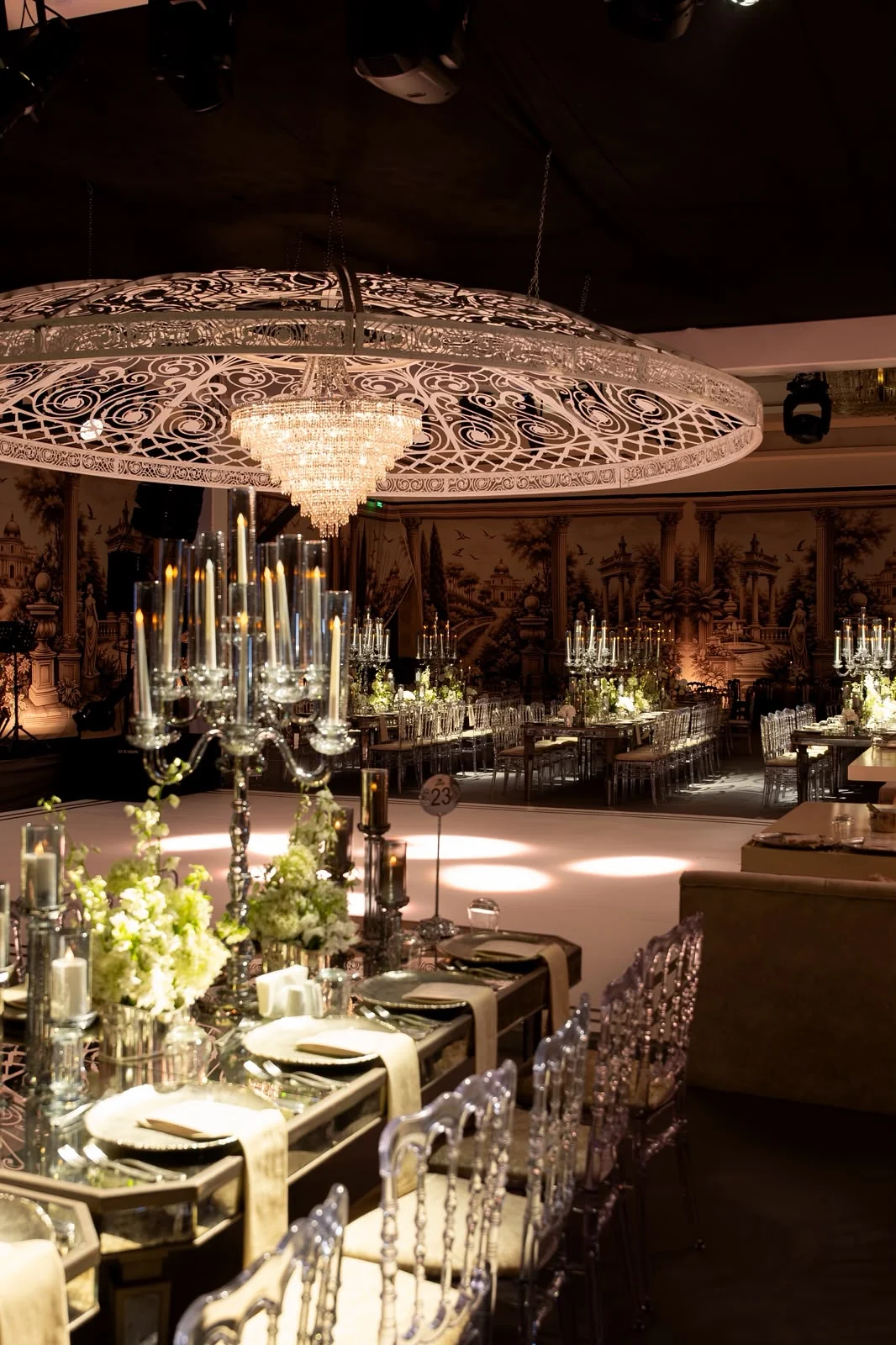 Versailles Nocturne: davet dekorasyonu ve mekân detayları, arşiv karesi 123